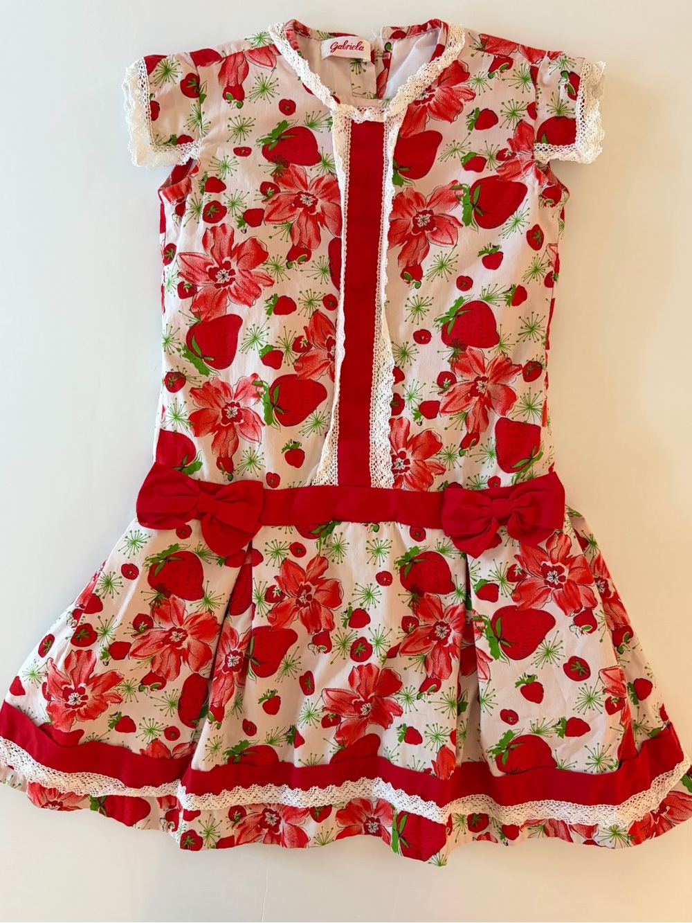 Vintage Girls Gabriela Short Sleeve Strawberry Dress White Eyelet Trim Size 4